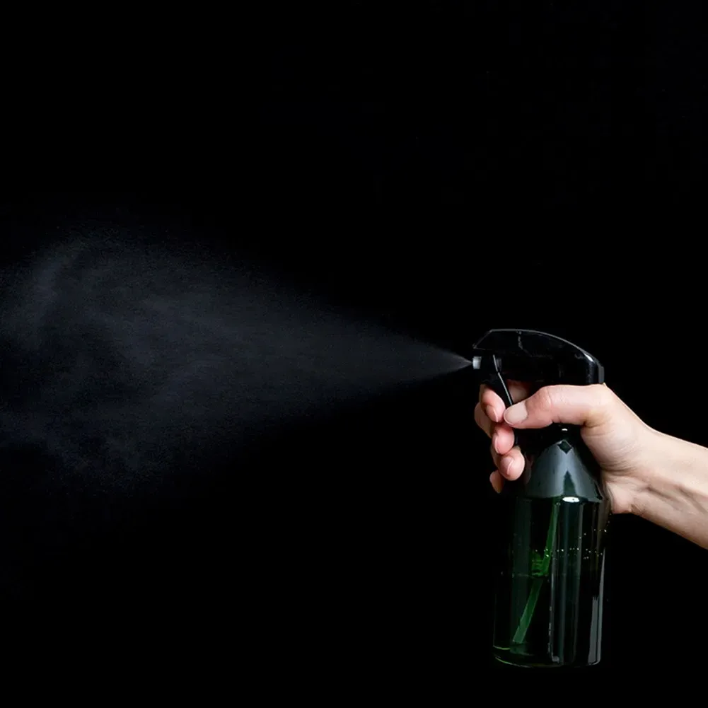 Pulvérisateur d'eau à gâchette, usage au jardin
