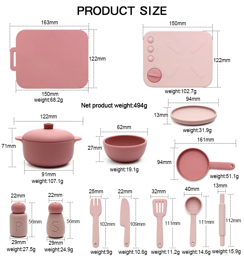 Enfant jouant à la cuisine avec des ustensiles en silicone