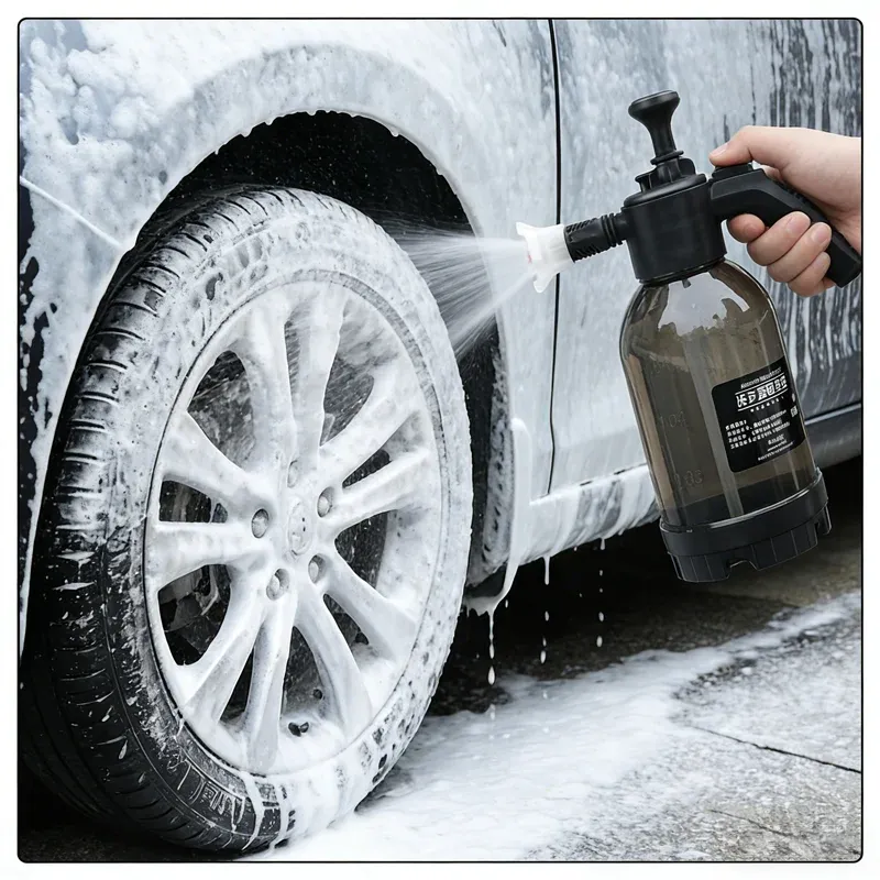 Pulvérisateur à mousse manuel 2 L avec buse réglable, flacon multi-usages pour le nettoyage domestique, le jardinage et le lavage de voiture 5