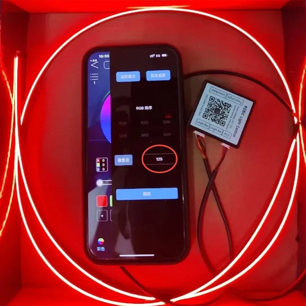 Lumière d'ambiance LED diffusant des couleurs dans l'habitacle d'une voiture