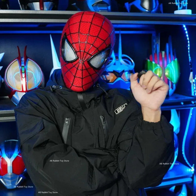 Masque Spider-Man à yeux mobiles, vue rapprochée