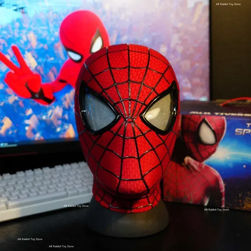 Masque Spider-Man à yeux mobiles, détail du design