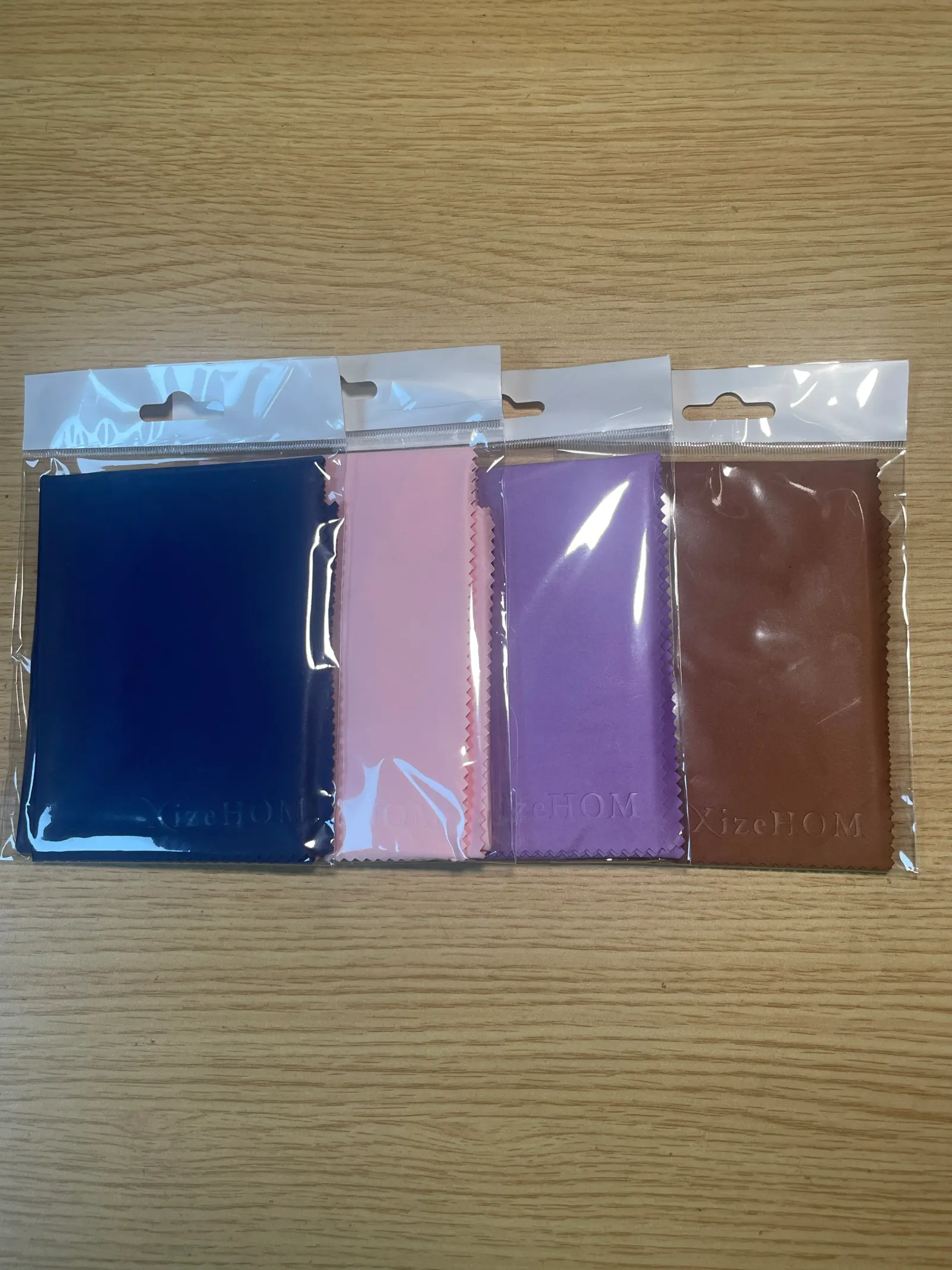 Chiffon de nettoyage en microfibre en situation d'utilisation