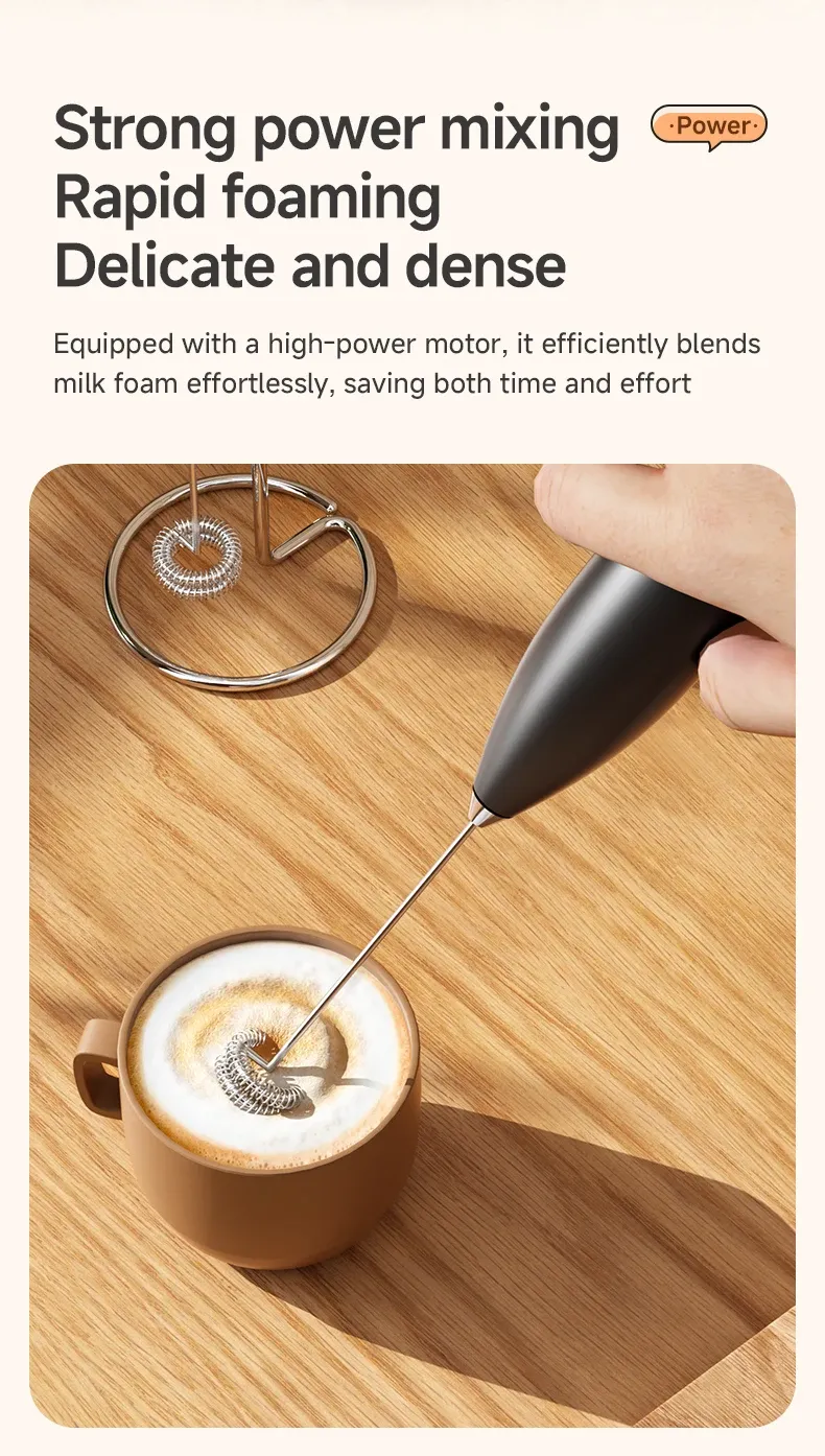 Mousse de lait préparée avec le mousseur
