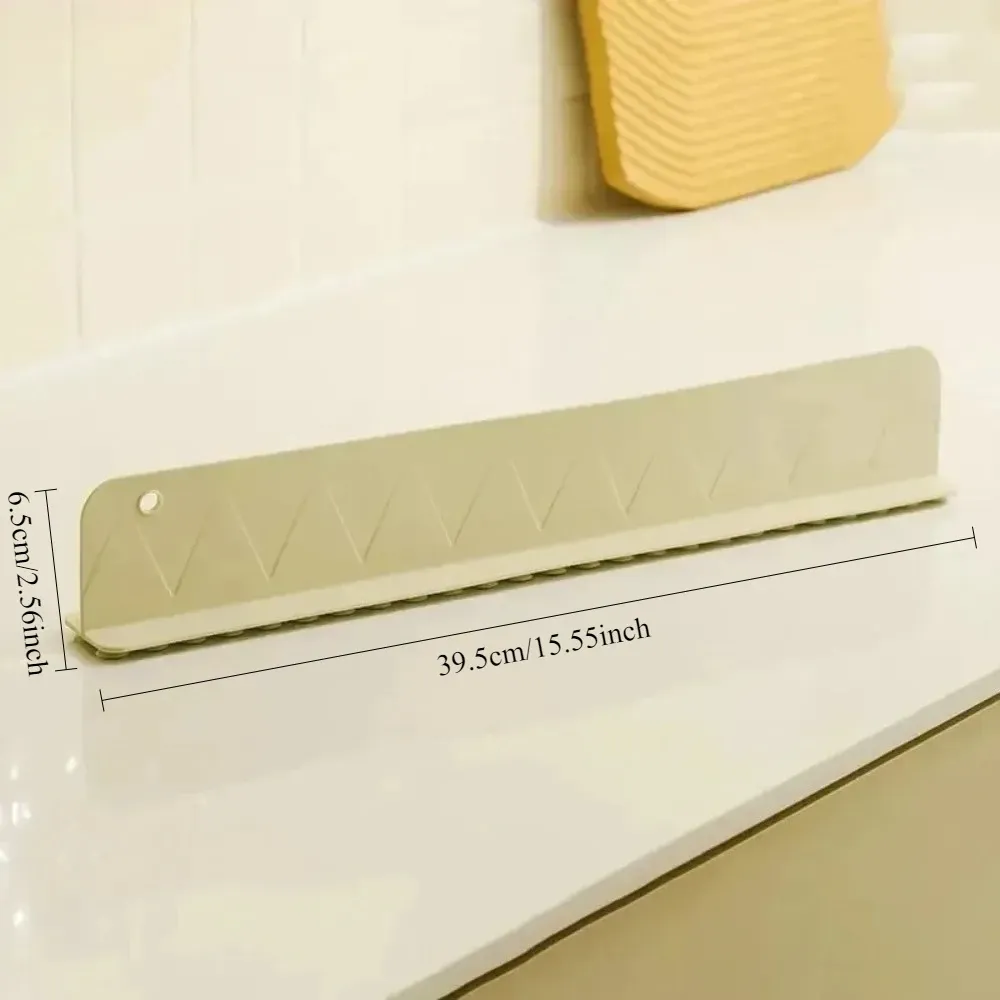 Déflecteur d'évier en silicone installé sur un évier