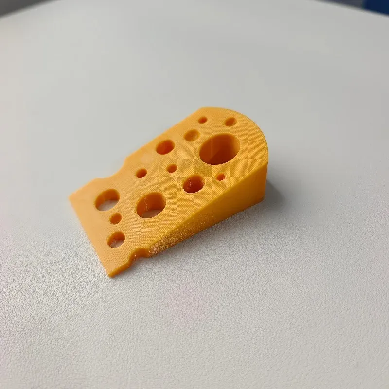 Butée de porte en forme de fromage, détail de finition