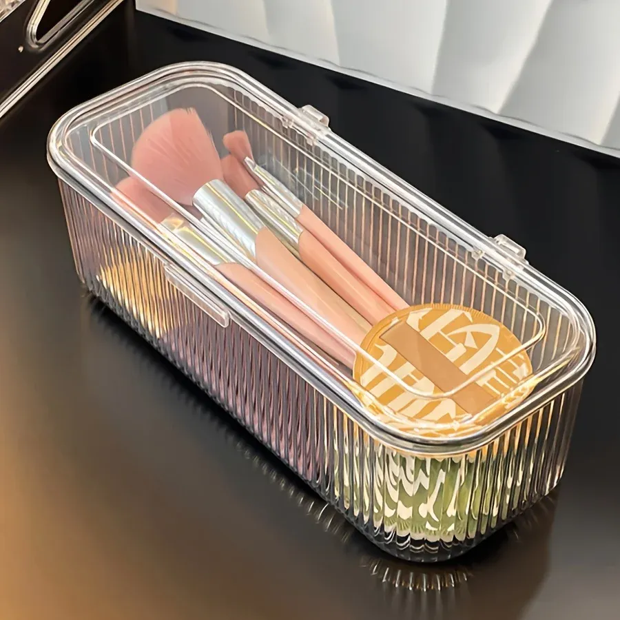 Organisateur de maquillage avec ses accessoires de beauté