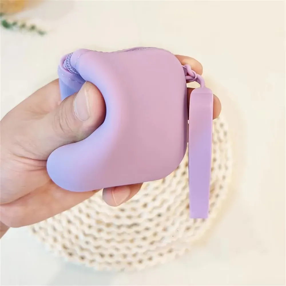 Trousse de toilette en silicone, vue rapprochée