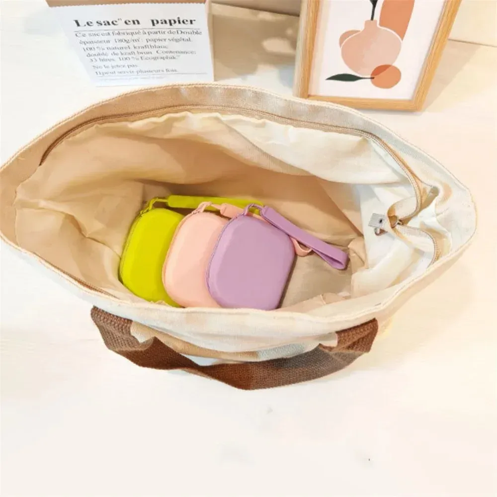 Trousse de toilette en silicone, vue de dos