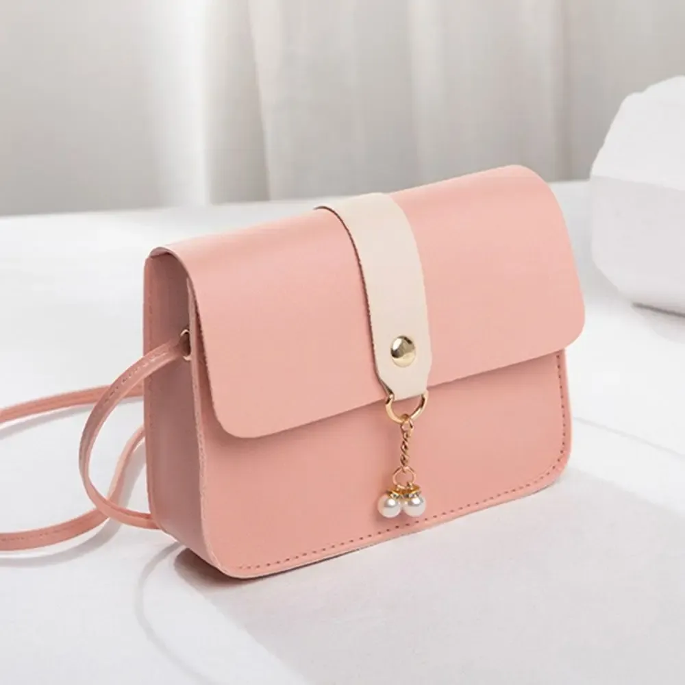 Petit sac carré à la mode, ambiance estivale