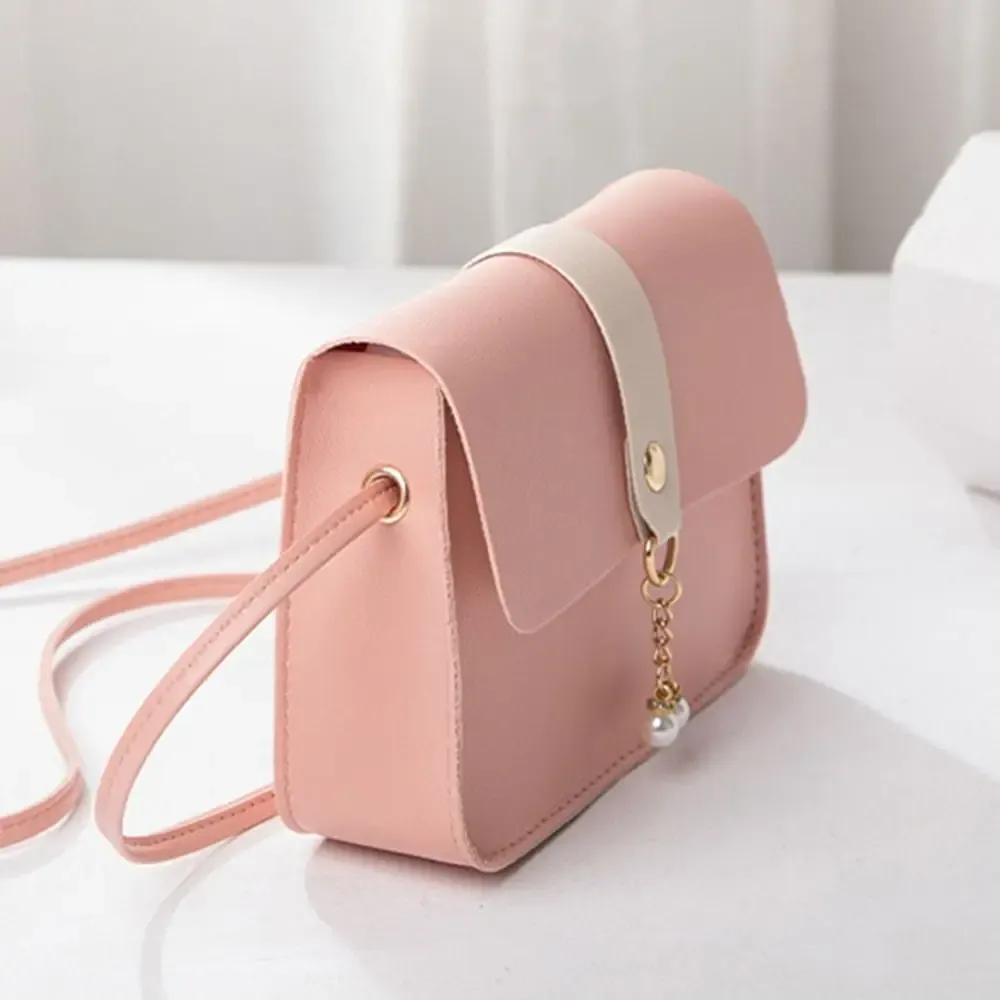 Petit sac carré à la mode, détail de la silhouette