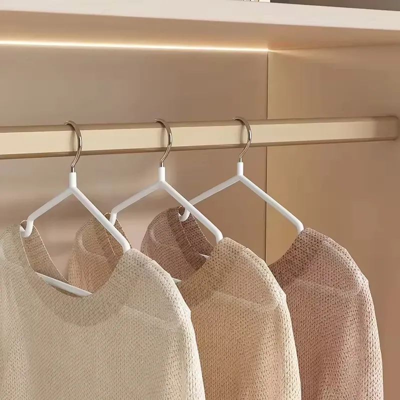 Cintres organisateurs pour chambre