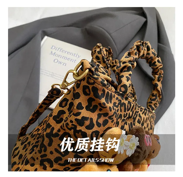 Sac bandoulière imprimé léopard finition
