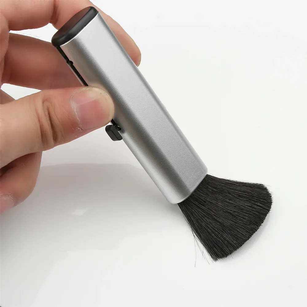 Brosse de nettoyage rétractable dans son ensemble