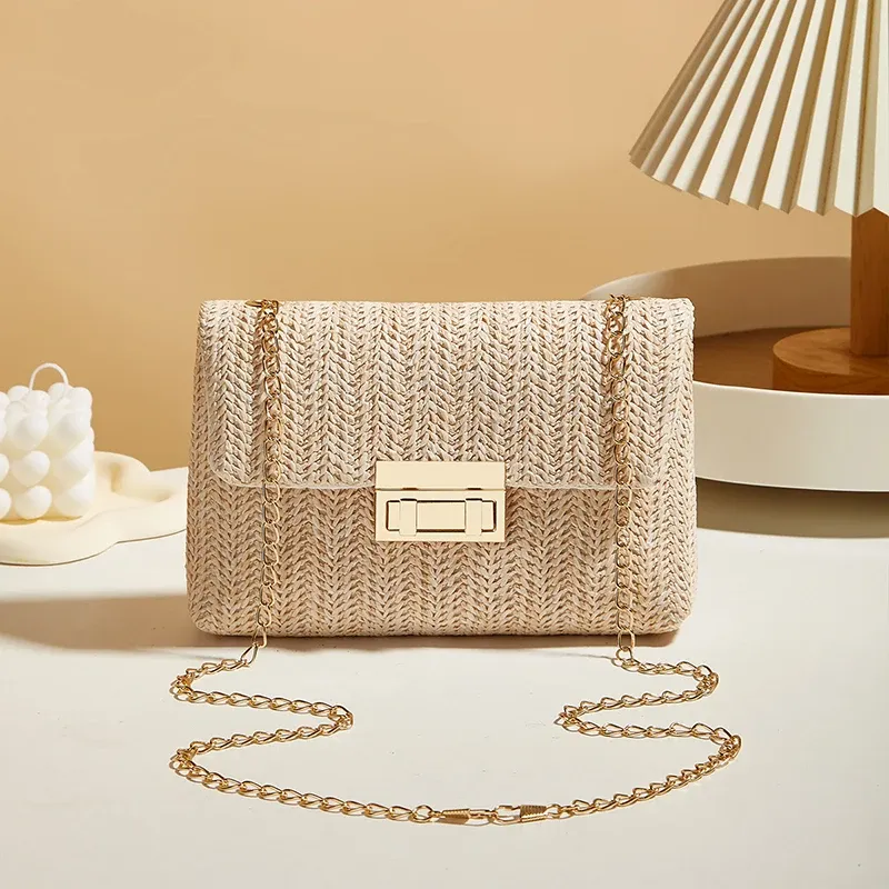 Sac à bandoulière à chaîne, finitions soignées