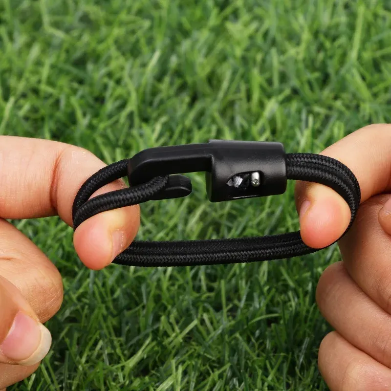 Corde élastique utilisée en camping