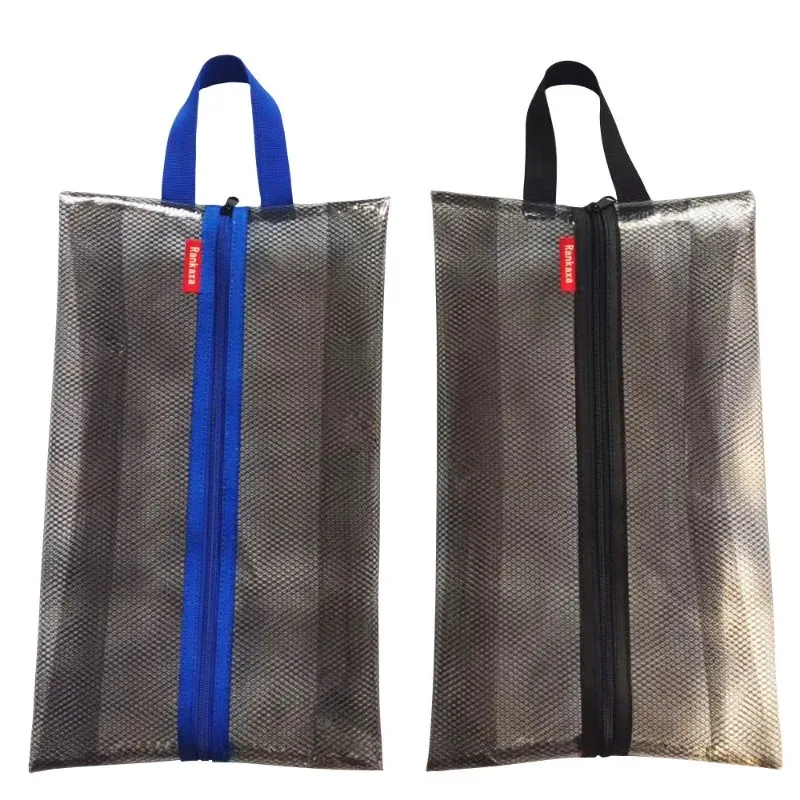 Sac de rangement pour chaussures utilisé en voyage