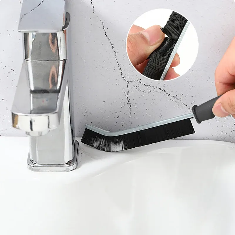 Brosse en situation dans une salle de bains