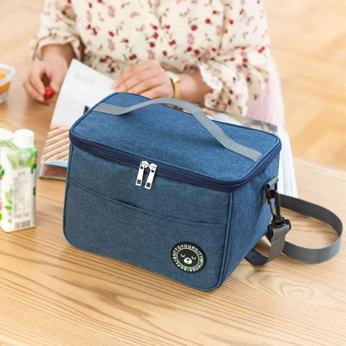 Sac isotherme pour bento en feuille d'aluminium épaissie avec bandoulière, lot de 1 - Image 1