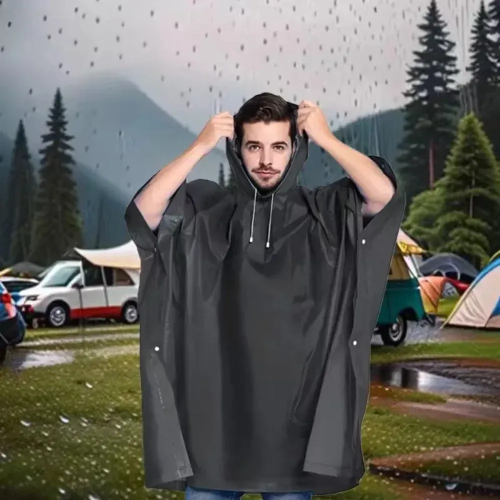 Poncho imperméable en utilisation en extérieur