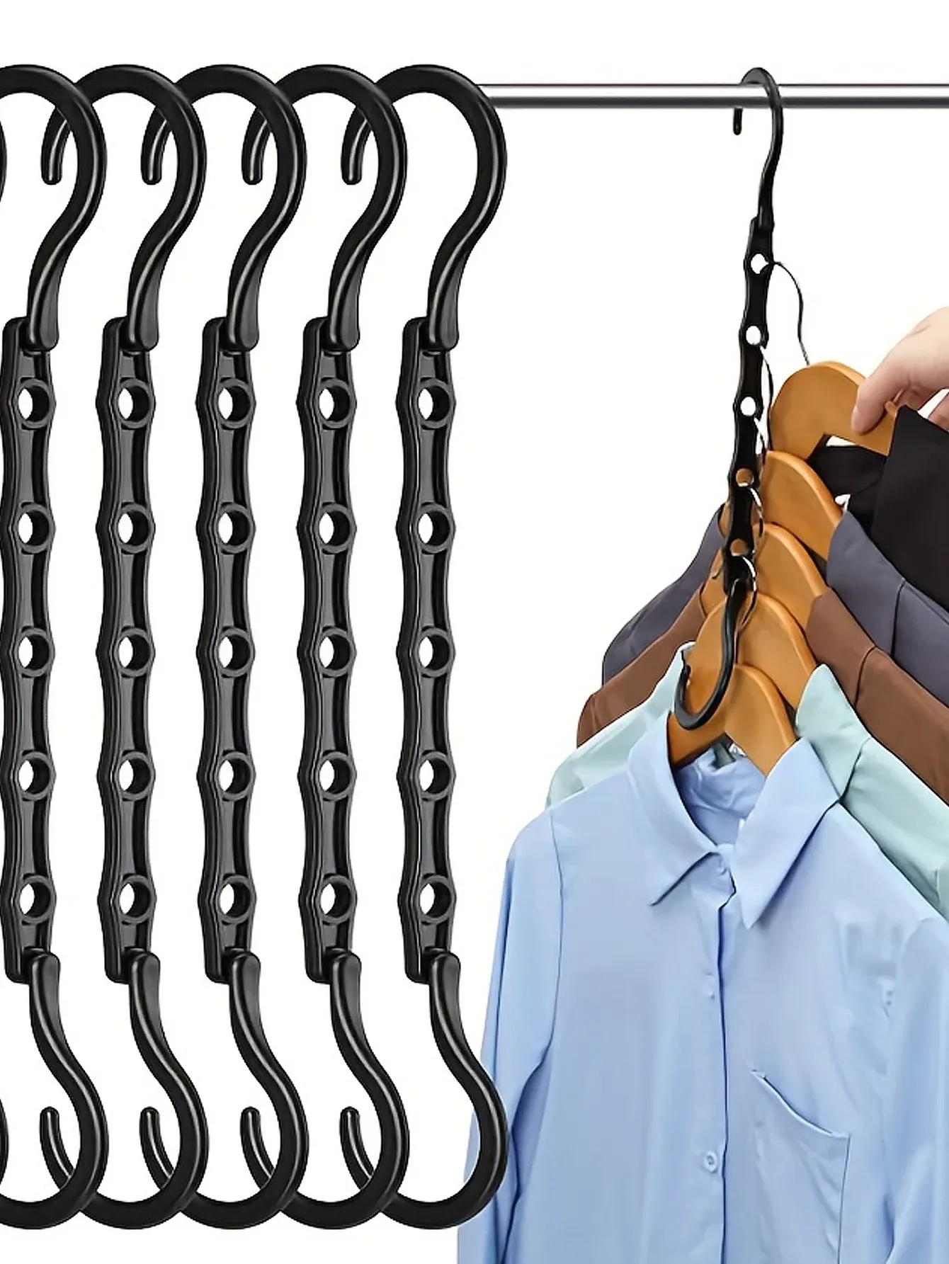 Cintres de rangement multifonctions dans une garde-robe ordonnée