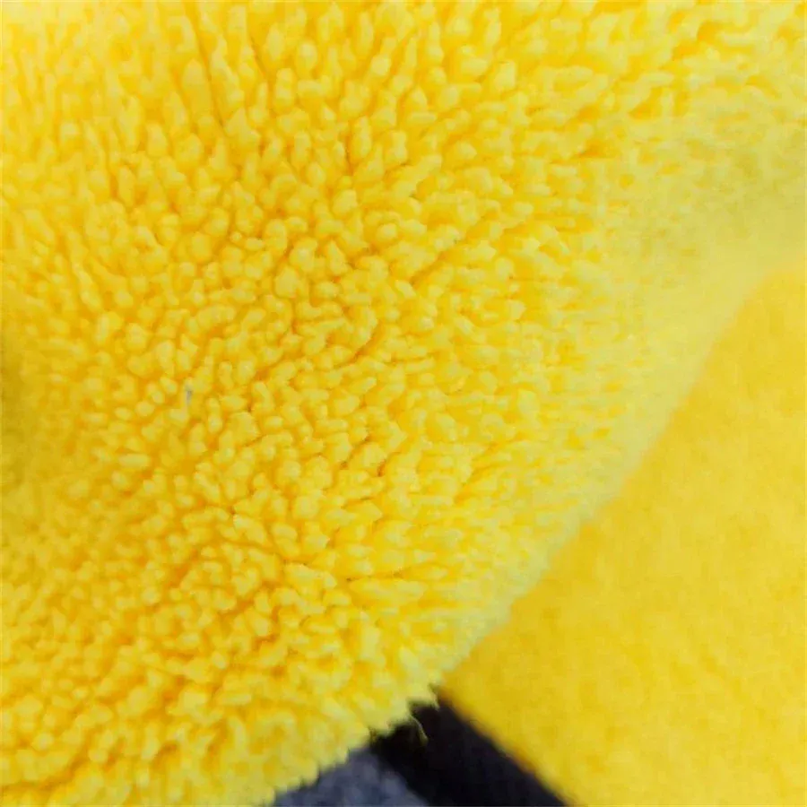 Nettoyage des vitres avec le chiffon microfibre