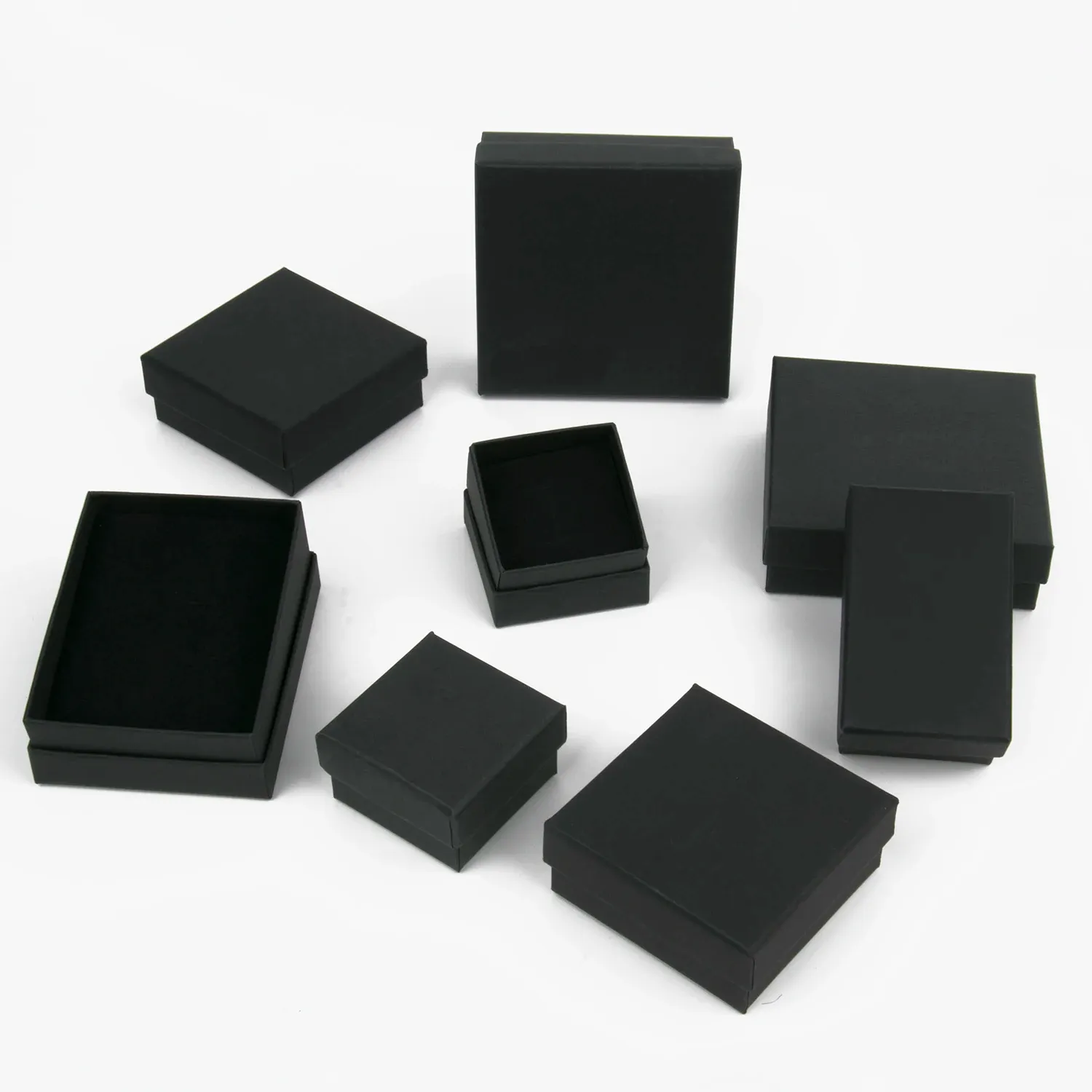 Détail du présentoir de bijoux carré noir