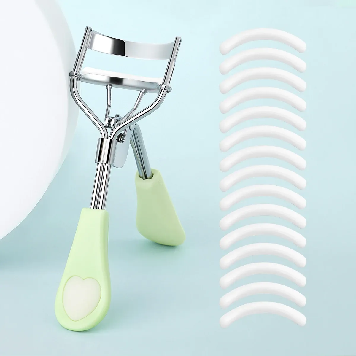 Détail du recourbe-cils en acier inoxydable