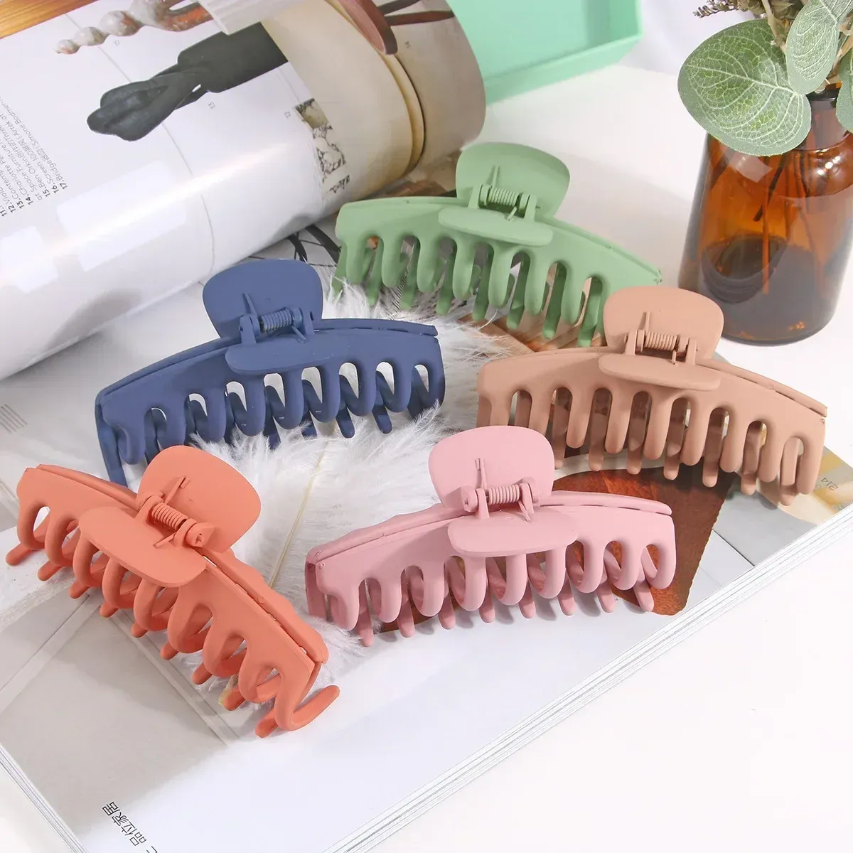 Pinces à cheveux coréennes en acrylique givré, grandes griffes solides et élégantes pour femmes et filles 3
