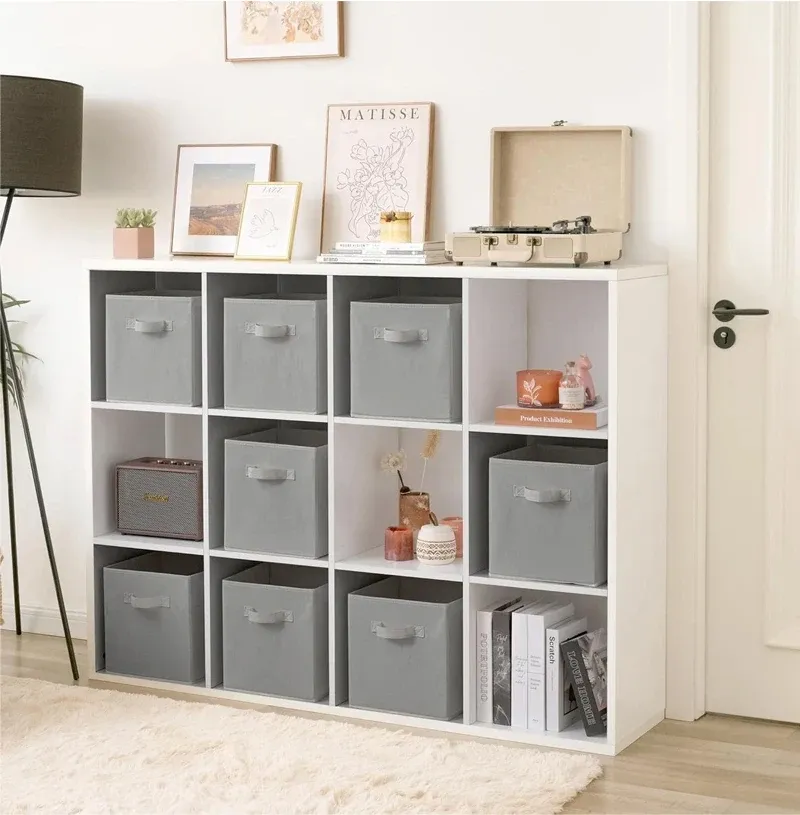 Ambiance d'un intérieur rangé avec cubes en tissu