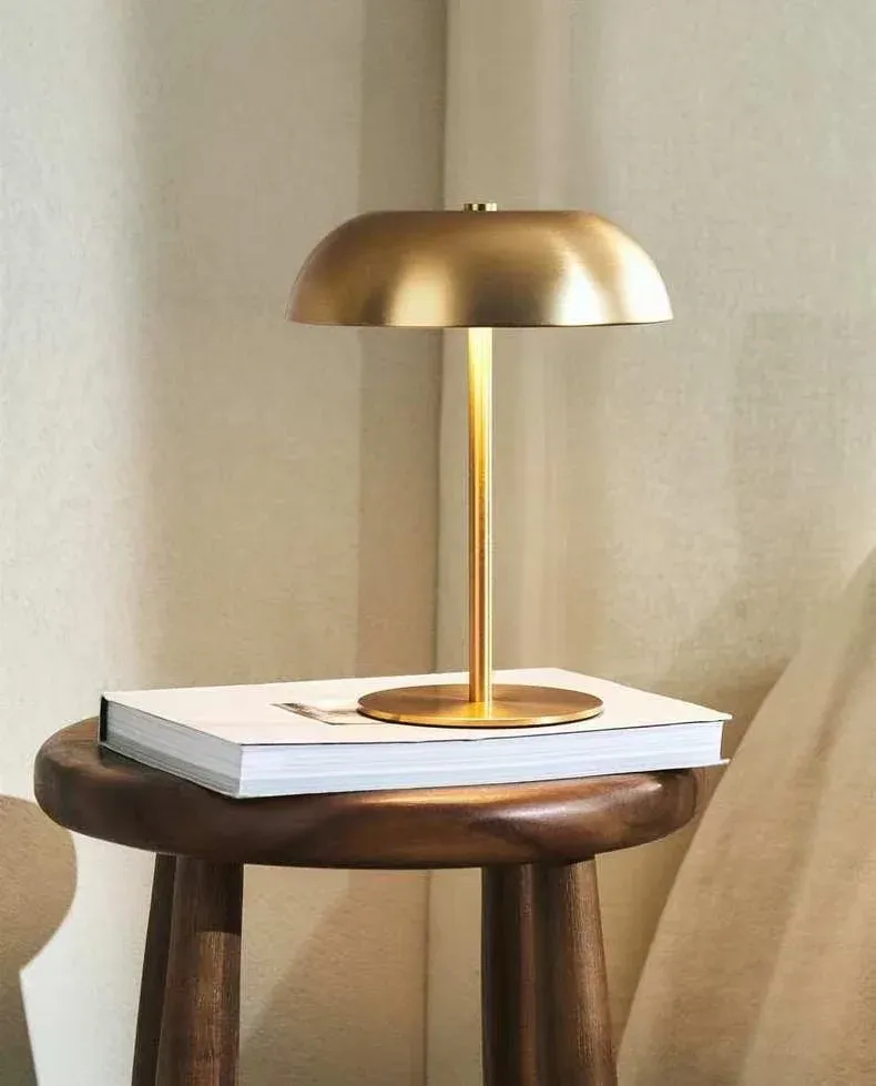 Lampe tactile sans fil, portable, à intensité variable et 3 couleurs, lampe de table LED rechargeable en métal pour chambre, bureau et décoration d'intérieur
