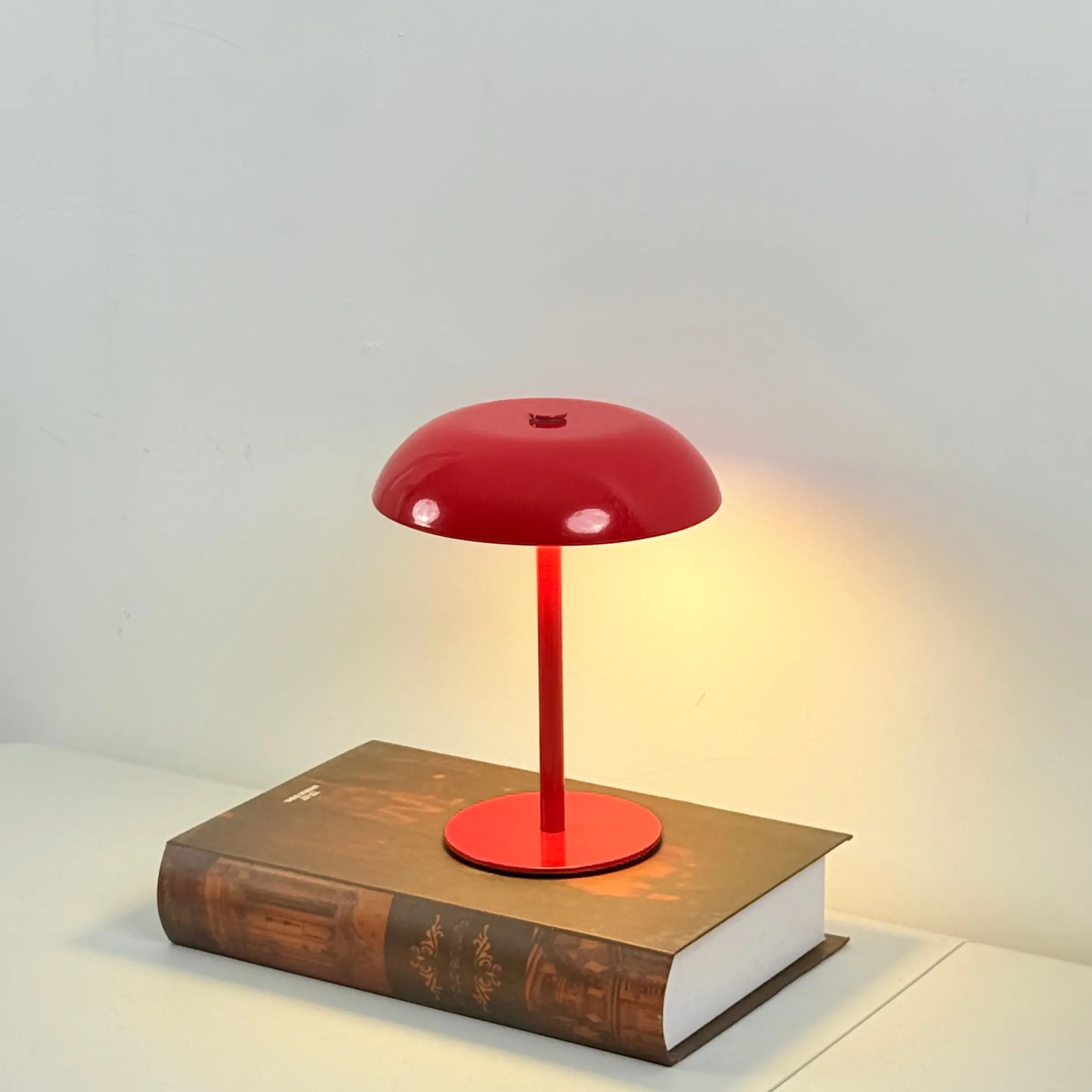 Lampe tactile sans fil, portable, à intensité variable et 3 couleurs, lampe de table LED rechargeable en métal pour chambre, bureau et décoration d'intérieur 8