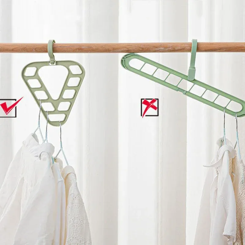 Cintre rotatif T1 avec vêtements suspendus