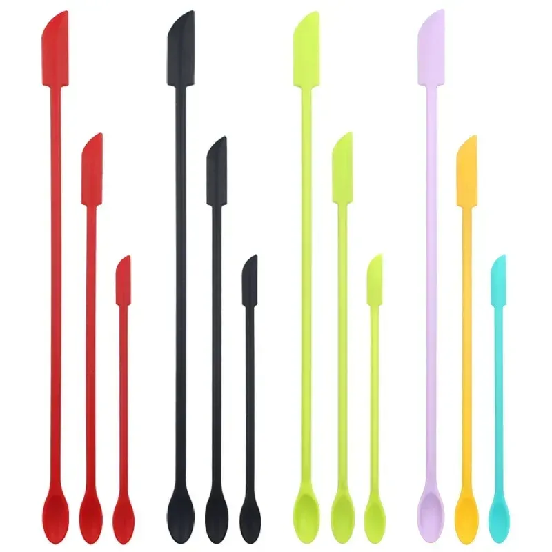 Grattoir en silicone en situation d'utilisation en cuisine