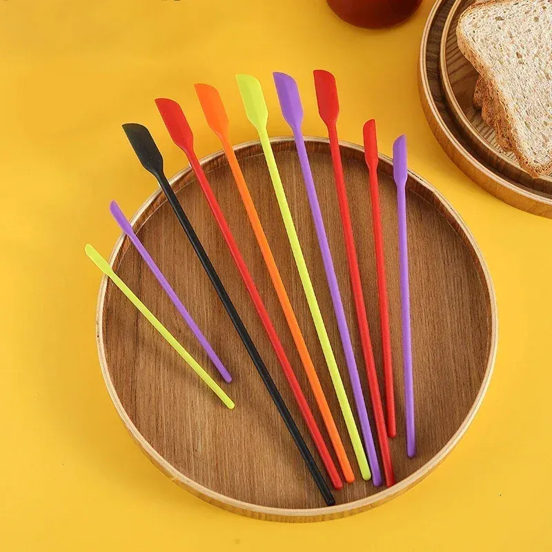 Gros plan sur les extrémités en silicone du grattoir