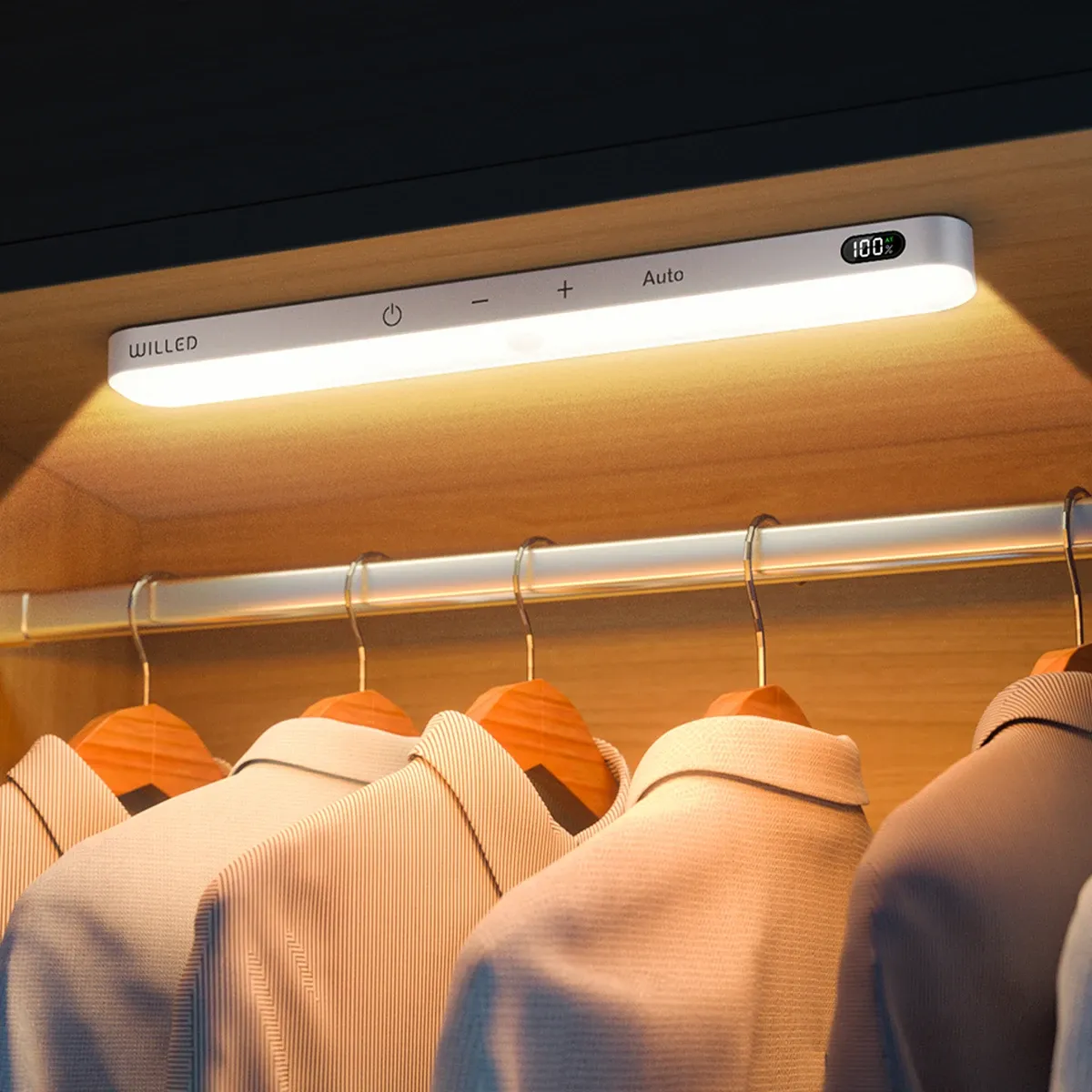 Wait, the title is already in French. Translating it to clean, professional French means condensing the spammy keyword stuffing into a natural product name.

Veilleuse LED sans fil à détecteur de mouvement pour armoire, rechargeable, 60 LEDs, lumière chaude, avec écran de batterie et commande tactile 2