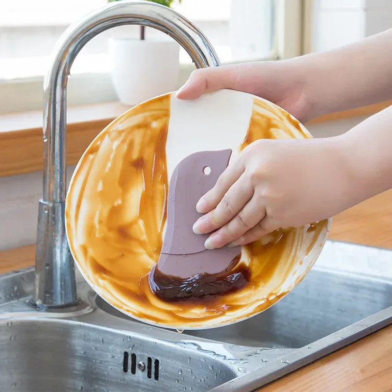 Grattoir souple multifonctionnel en silicone pour la cuisine, nettoyage des saletés et graisses, casseroles et taches d'huile 3