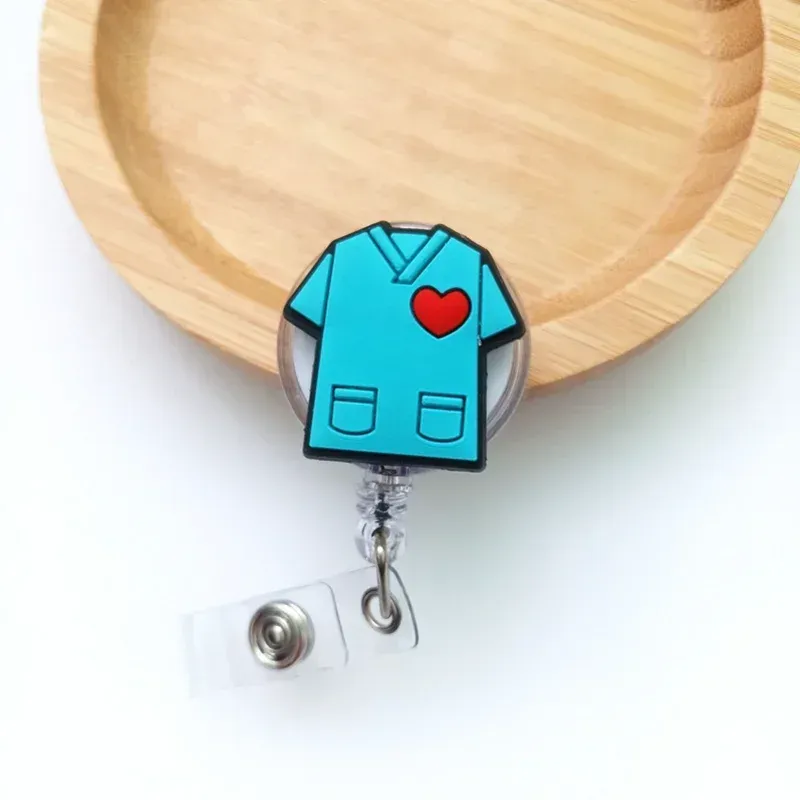 Porte-badge rétractable mignon à motif dessin animé pour médecin et infirmière 3