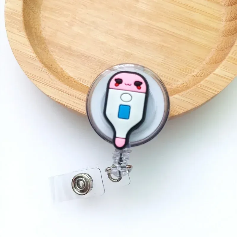 Porte-badge rétractable, accessoire pour soignants