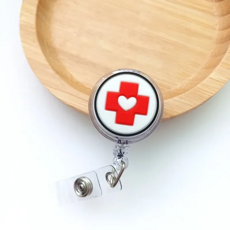 Porte-badge rétractable mignon à motif dessin animé pour médecin et infirmière 18