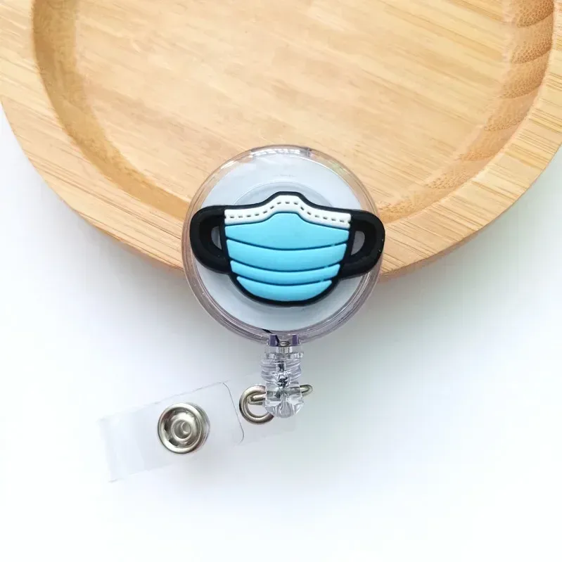 Porte-badge rétractable mignon à motif dessin animé pour médecin et infirmière 6
