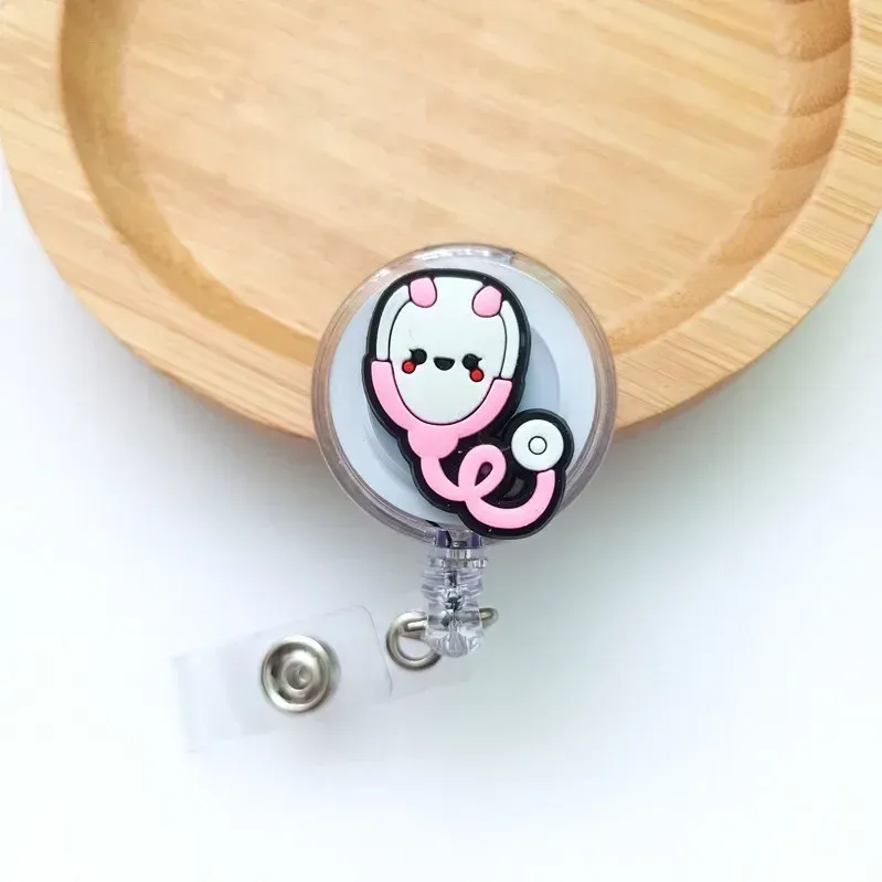 Porte-badge rétractable mignon à motif dessin animé pour médecin et infirmière 20