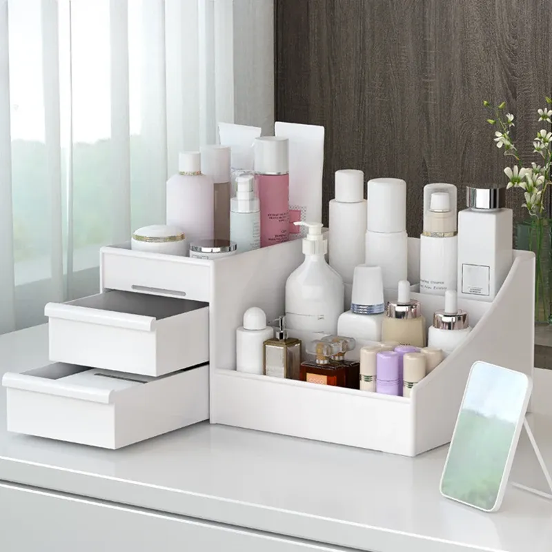 Organisateur cosmétique dans une chambre