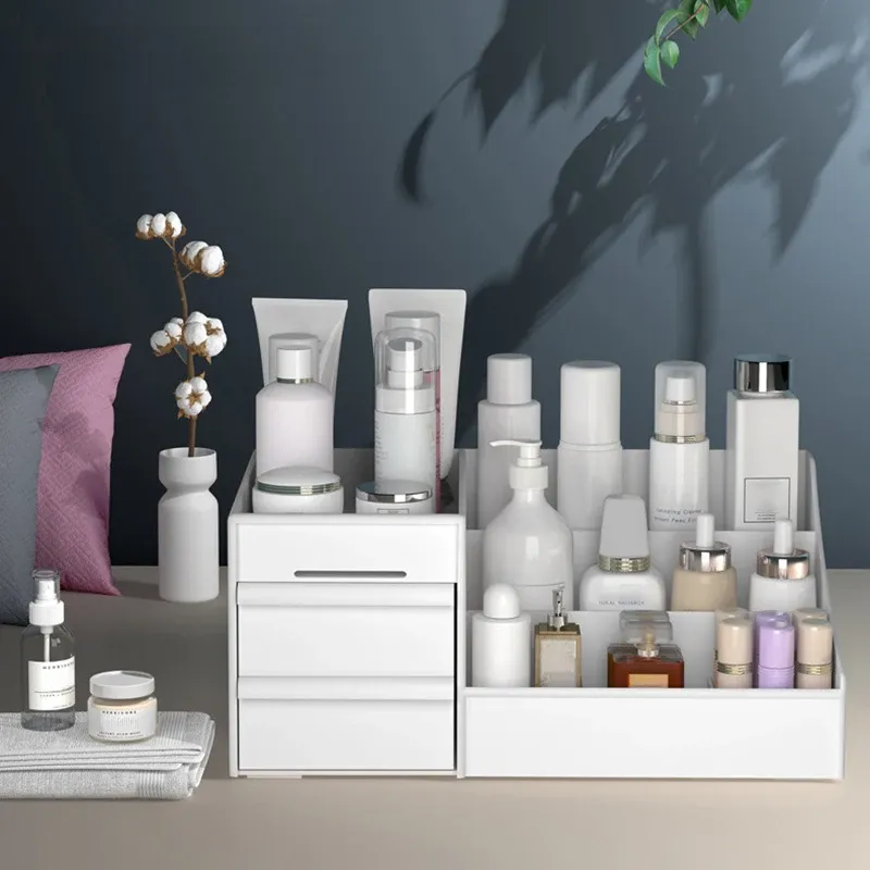 Organisateur de maquillage dans un intérieur moderne