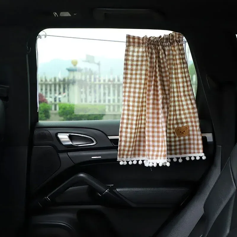 Pare-soleil ourson pour voiture, installation