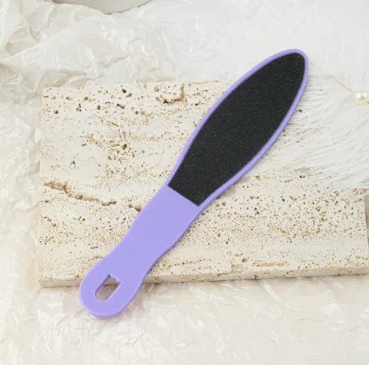 Brosse exfoliante pour pieds en situation