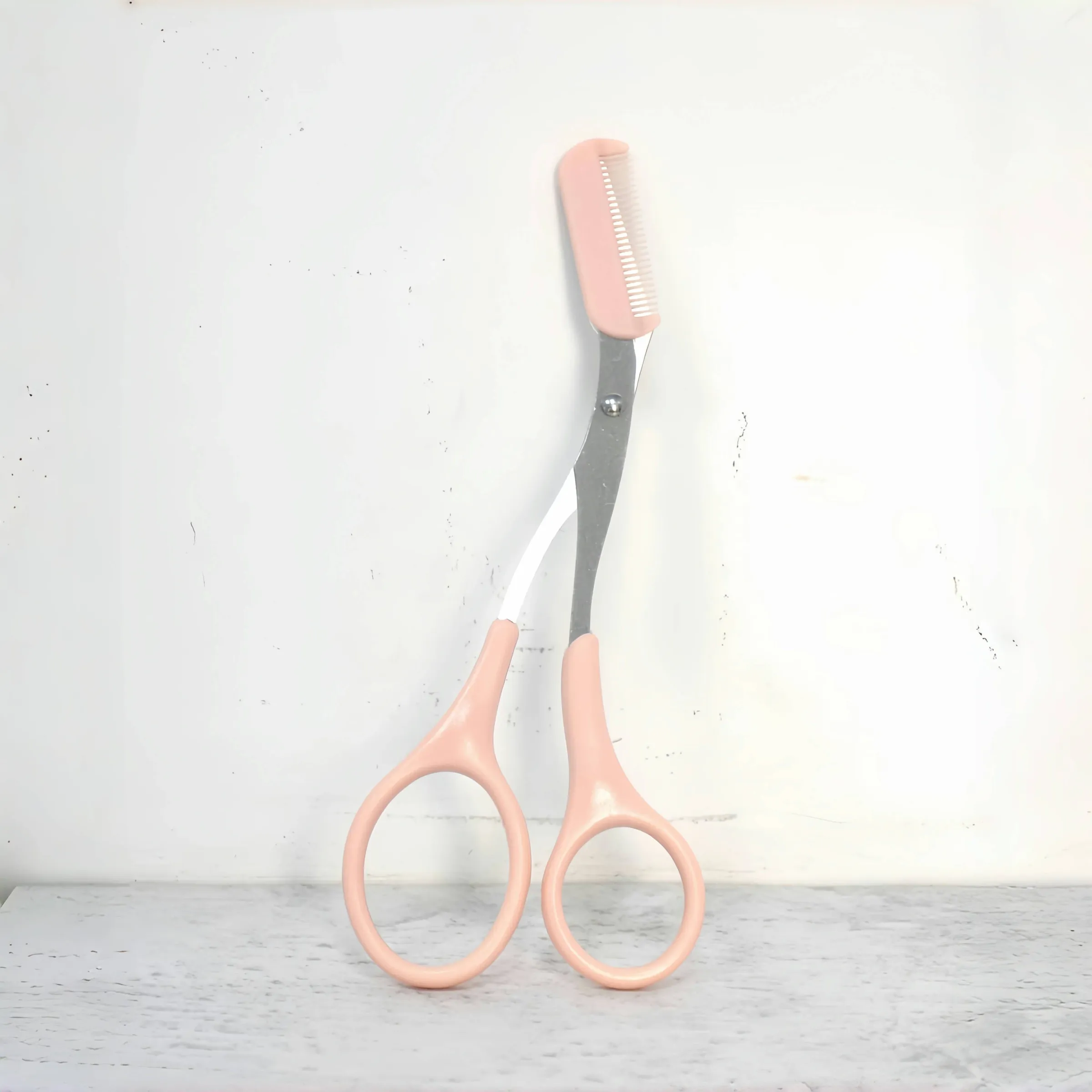 Ciseaux à sourcils roses avec peigne intégré - Acier inoxydable, outil de toilettage précis pour des sourcils parfaits 2