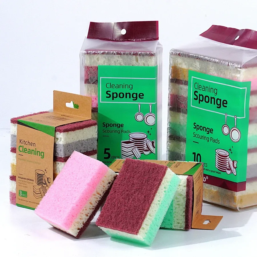 Chiffon de nettoyage en éponge en utilisation quotidienne