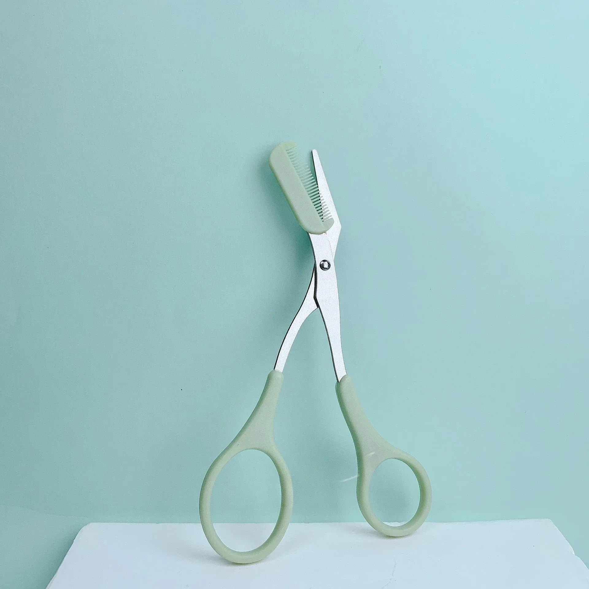Ciseaux à sourcils roses avec peigne intégré en acier inoxydable, outil de toilettage précis pour des sourcils parfaits, 1 pièce 9