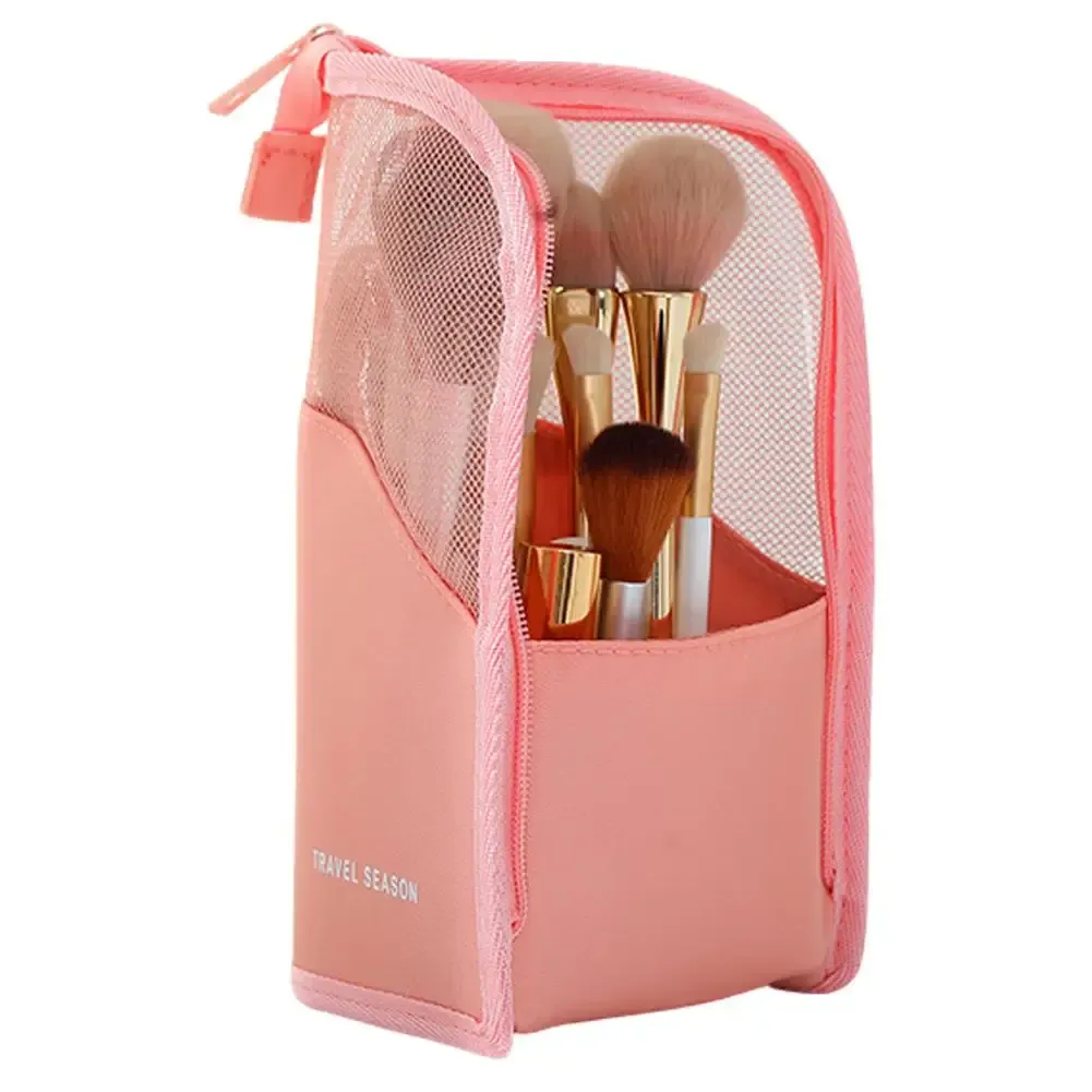 Trousse de toilette en maille, finitions soignées